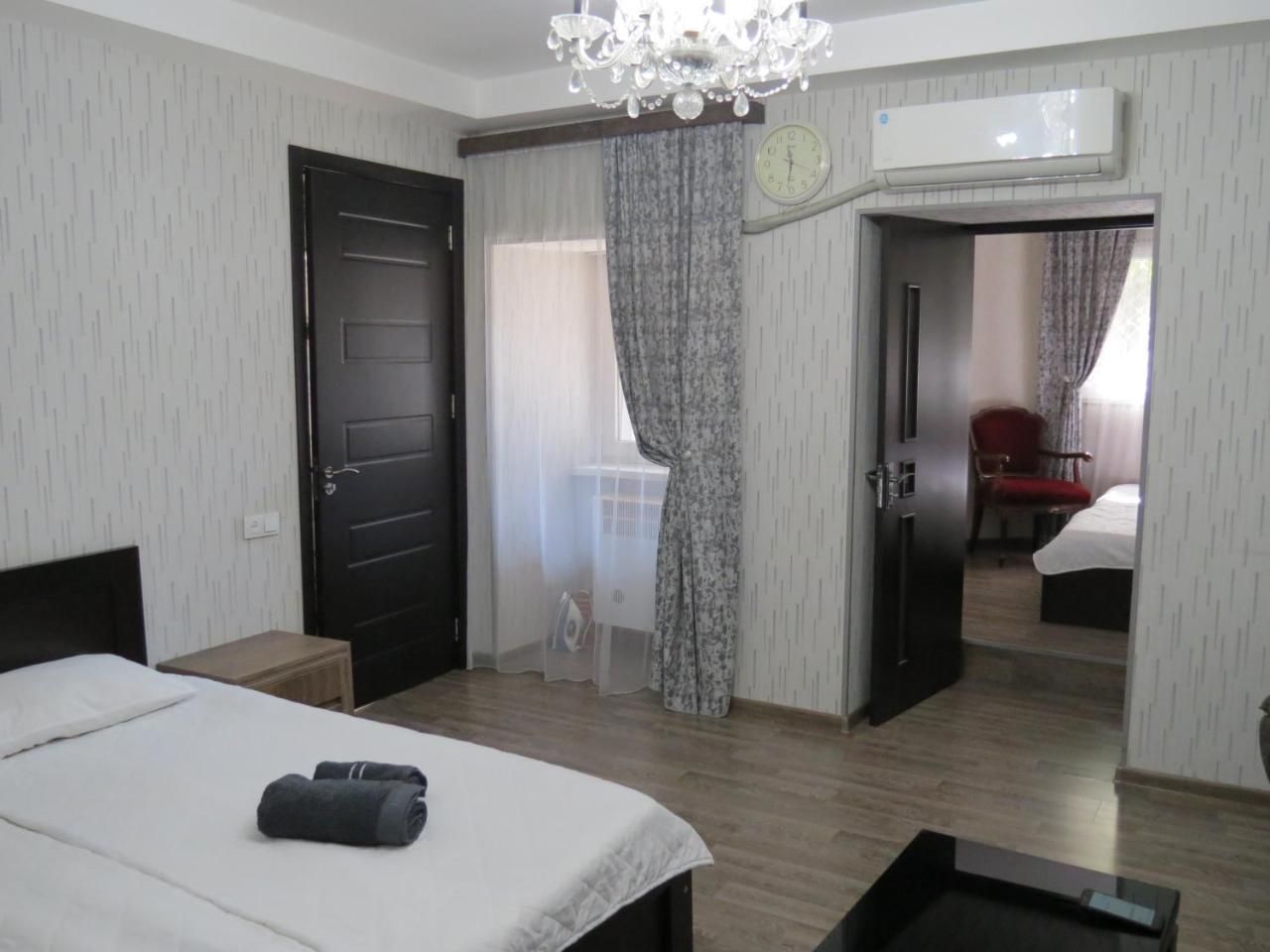 Apartment Tamara On Khandzteli Street Tiflis Exterior foto